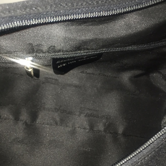 AUTHENTIC SALVATORE FERRAGAMO BLACK SHOULDER BAG - Picture 16 of 16